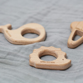 Wooden teeth ring for babies