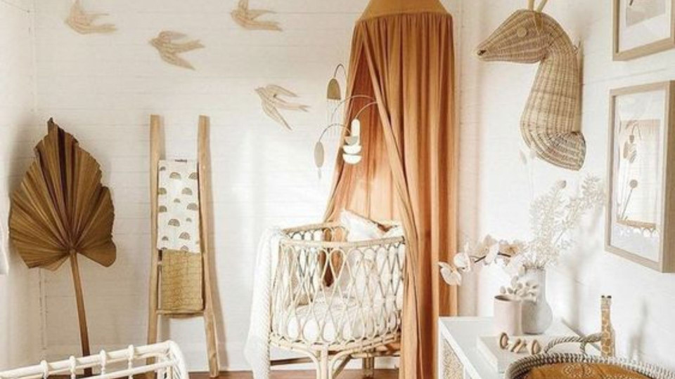 Where to install a bed canopy in your child's bedroom?