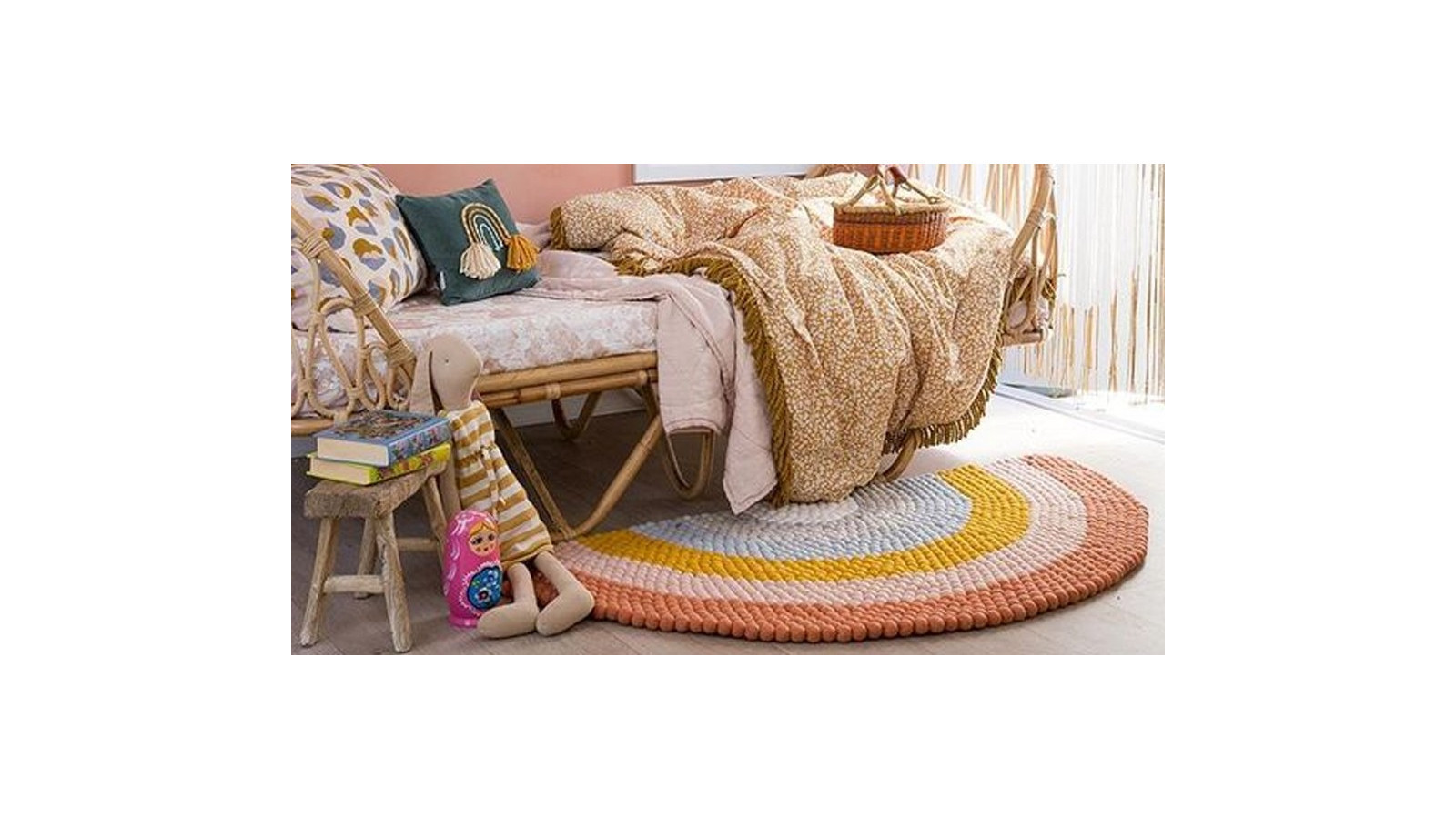 How to choose a rug for a girl's bedroom?